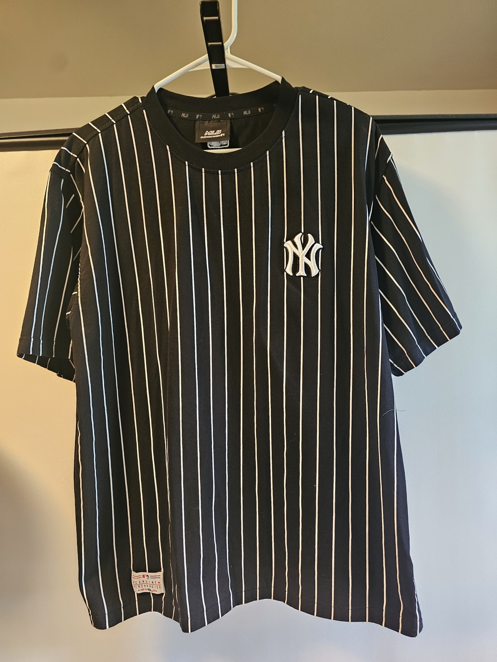 MLB New York Yankees Black White Pinstripe Tee